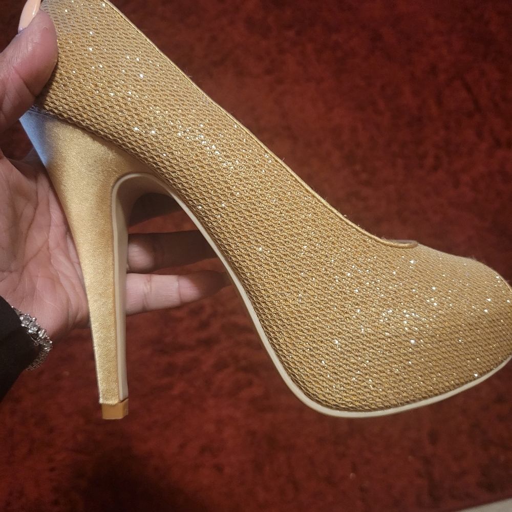 Shoes - Picture 7 of 9